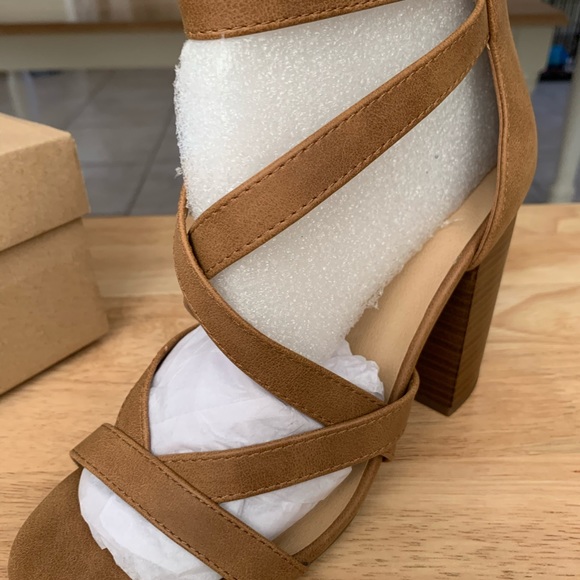 Chunky heel sandal - Picture 2 of 5